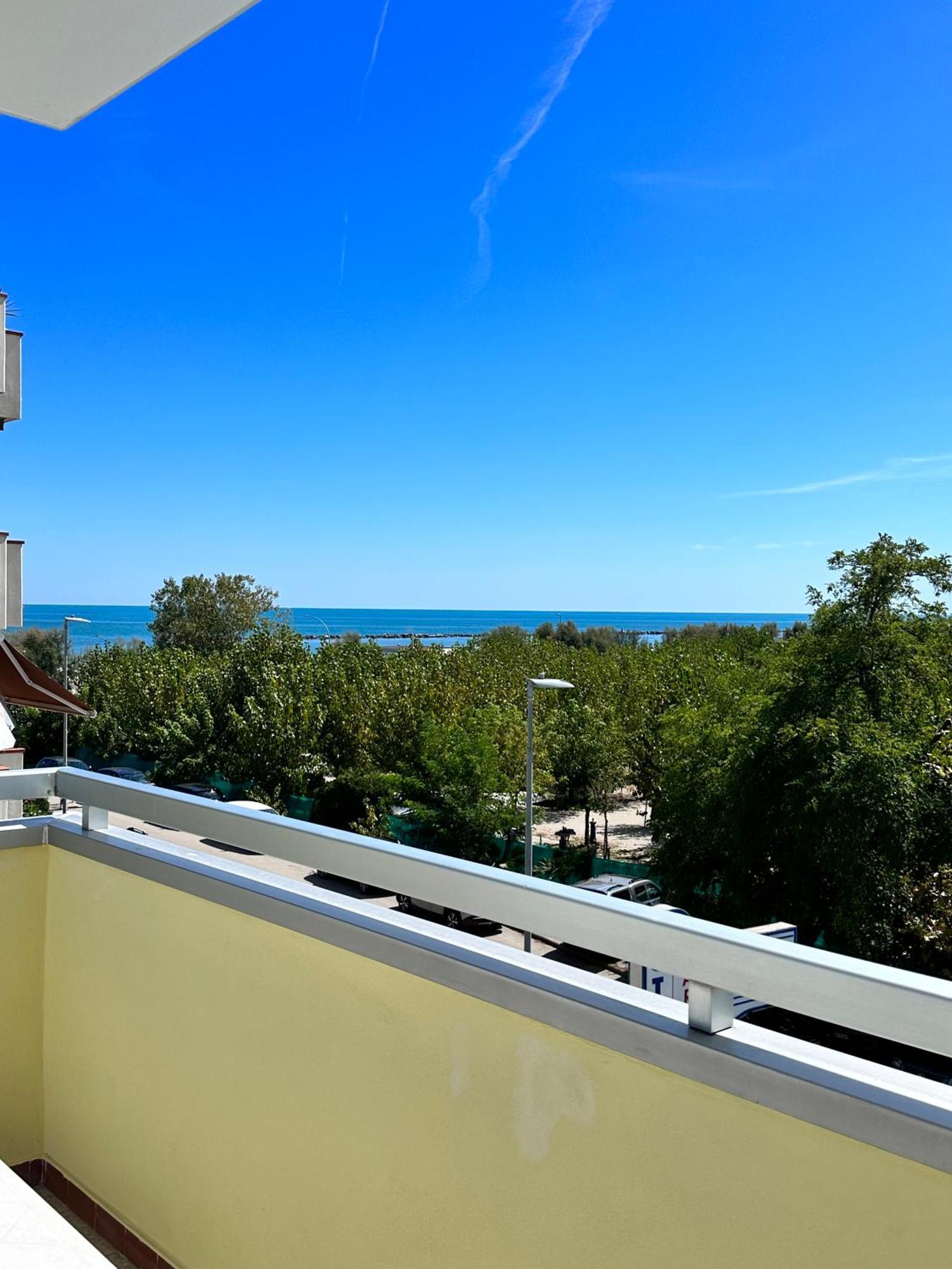 Hotel Holiday Martinsicuro Extérieur photo